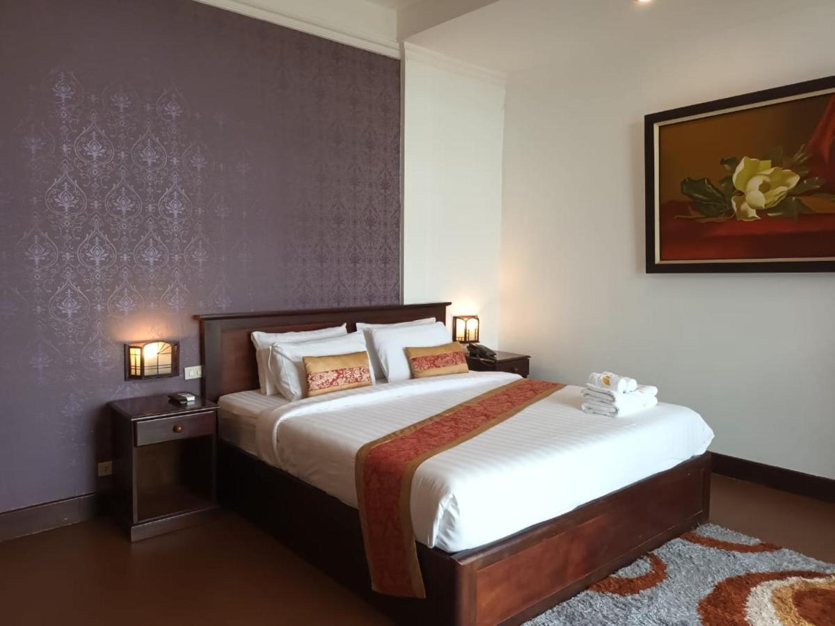 Seasons Riverside Hotel Vientiane Buitenkant foto