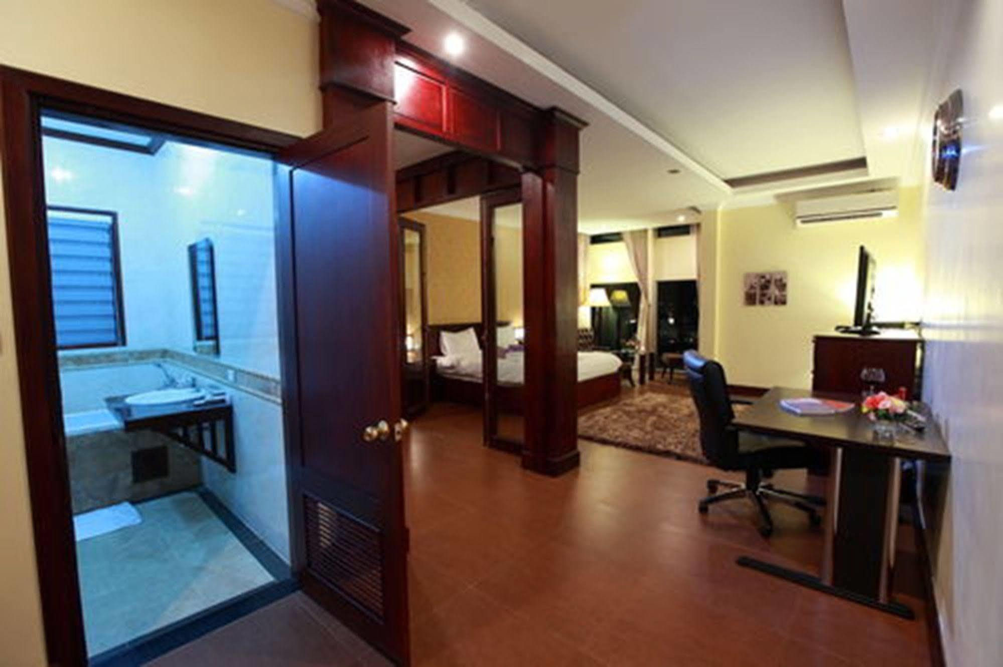 Seasons Riverside Hotel Vientiane Buitenkant foto